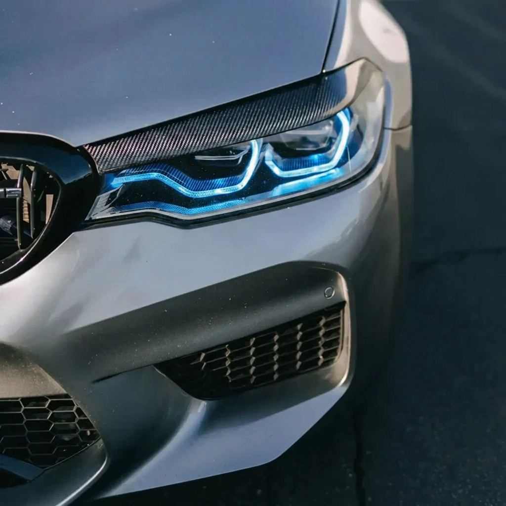 BMW G30 5 Series blue DRL detail in sunlight